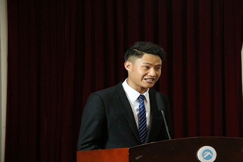 5ce0dfa680ef4ef88e57c66ddcae9d85.jpg 竞选者演说.jpg