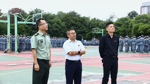 公司领导军训场地慰问新生.jpg