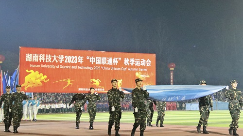 84f5a79870fd4aa48a7f7c072983c121.jpg 参赛运动员代表入场.jpg